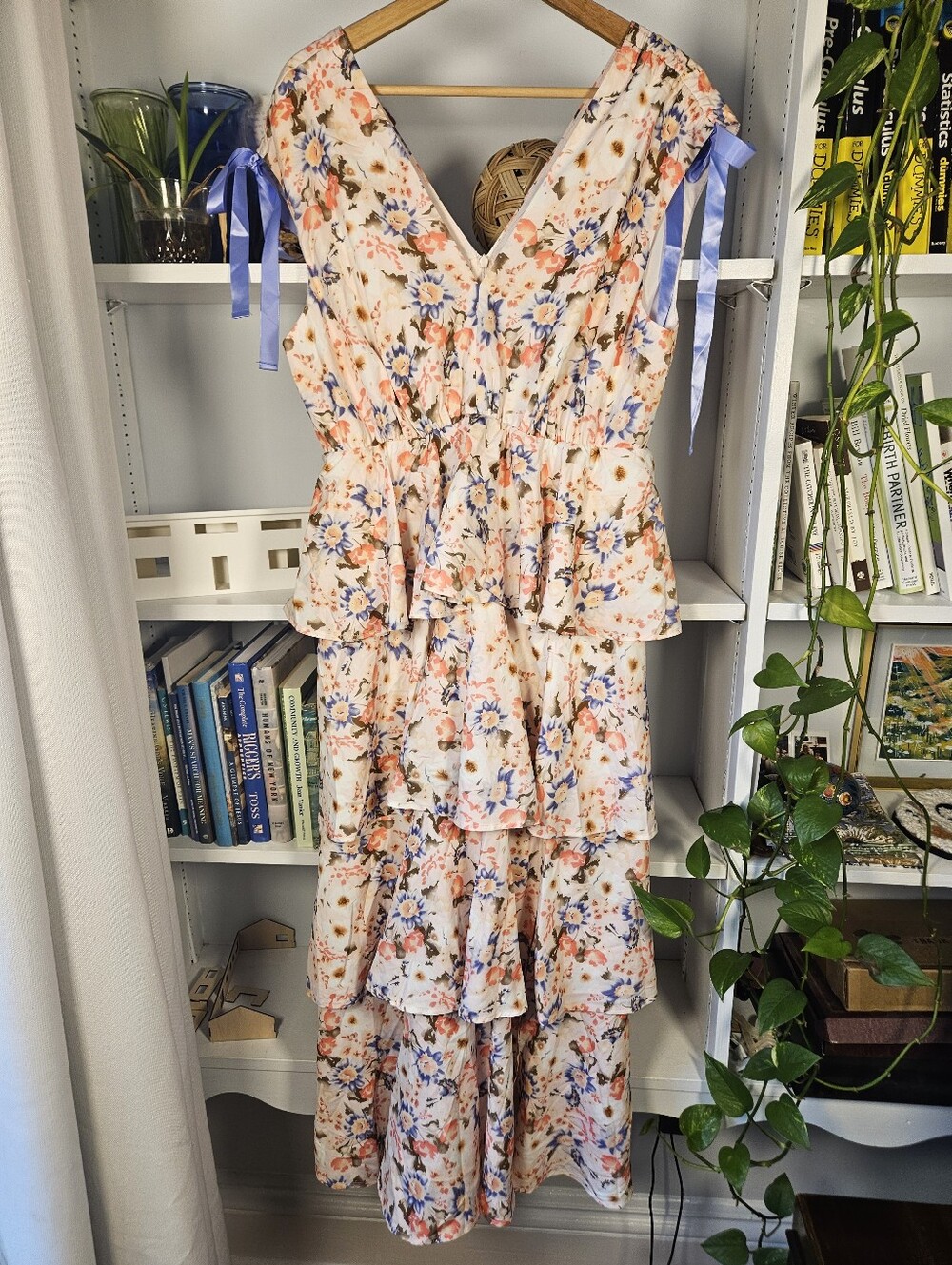 NWT Floral Tiered V-Neck Dress Cream Floral Bow Size Large Cottagecore Fall Fem
